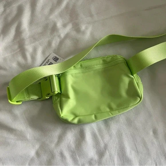 🆕 Lululemon ORIGINAL OG Everywhere Belt Bag - NEMI Neo Mint - Picture 5 of 8